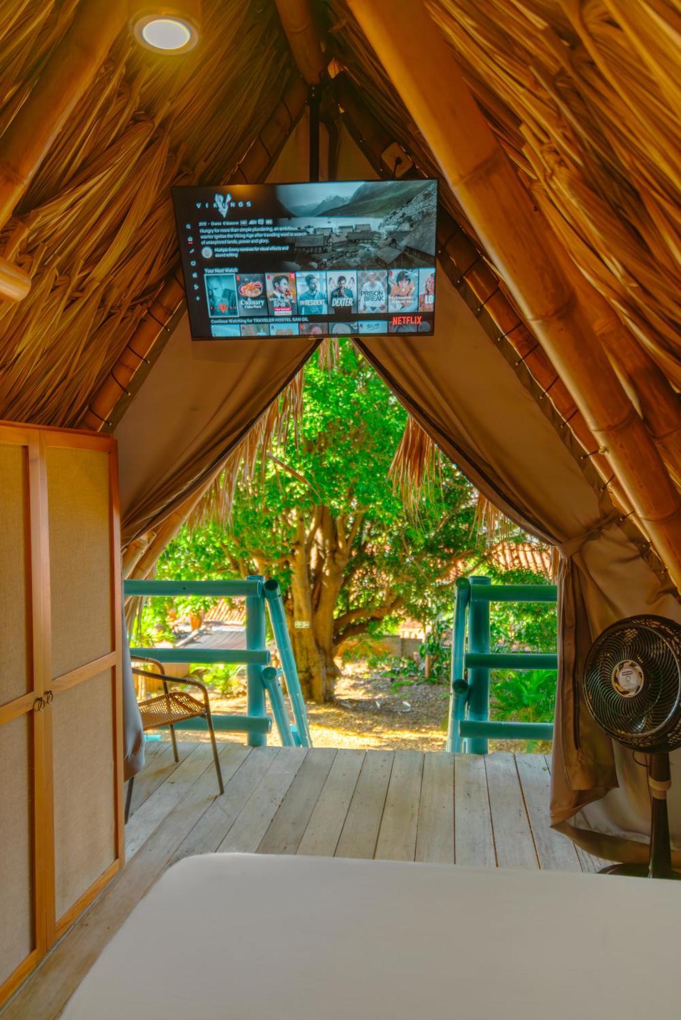 Traveler Hostel *